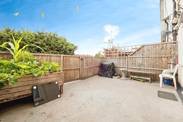 2 Bedroom Flat For Sale In Tadworth Parade, Hornchurch, RM12