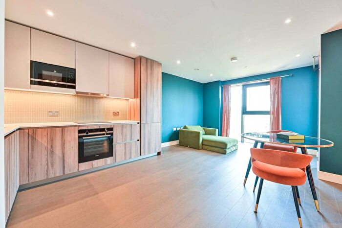 1 Bedroom Flat To Rent In Hewson Way, Elephant And Castle, London, SE17