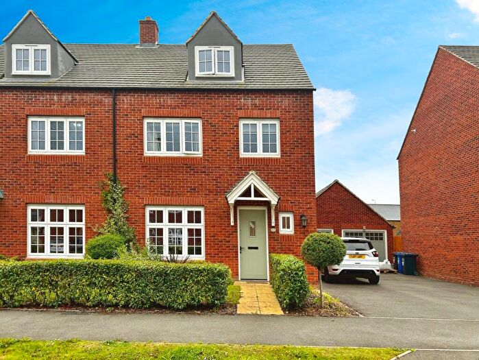 4 Bedroom Semi-Detached House To Rent In Tyrrell Road, Banbury, Oxfordshire, OX16