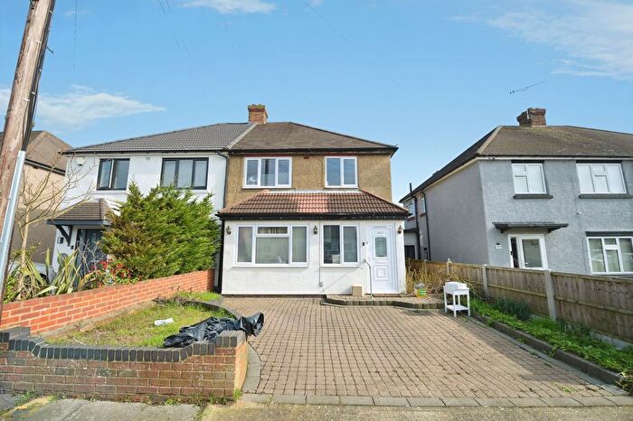 3 Bedroom Semi Detached House For Sale In Chepstow Avenue, Hornchurch, RM12