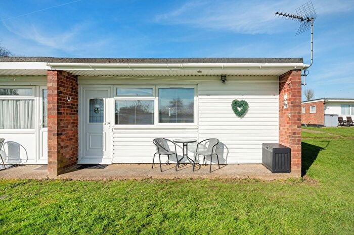 2 Bedroom Chalet For Sale In Florida Holiday Park, Hemsby, NR29