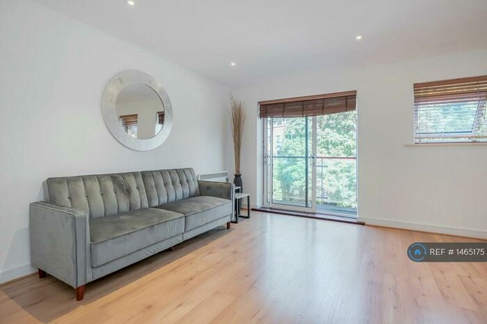 2 Bedroom Flat To Rent In Highfield Close, London, SE13