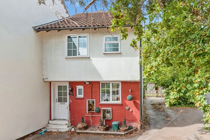 3 Bedroom End Of Terrace House For Sale In New Waverley Road, Basildon, Essex, SS15