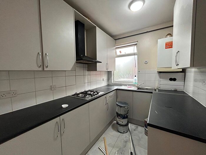 4 Bedroom Flat To Rent In The Broadway, UB1