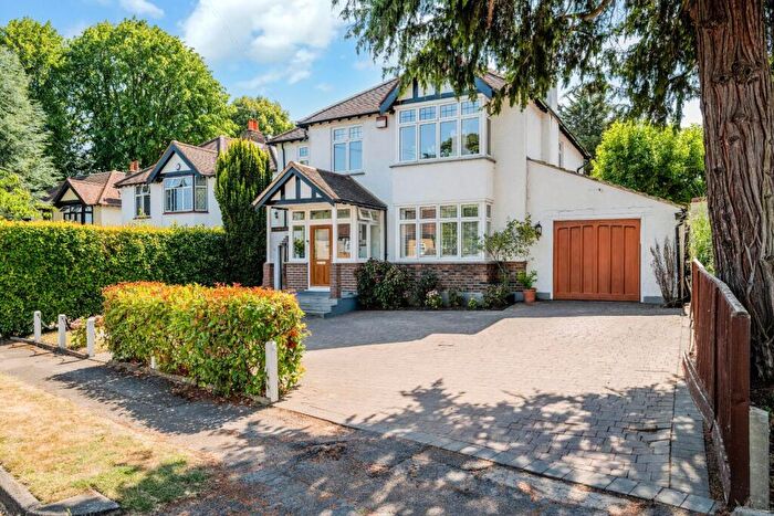 4 Bedroom Detached House For Sale In Hampton Grove, Epsom, KT17