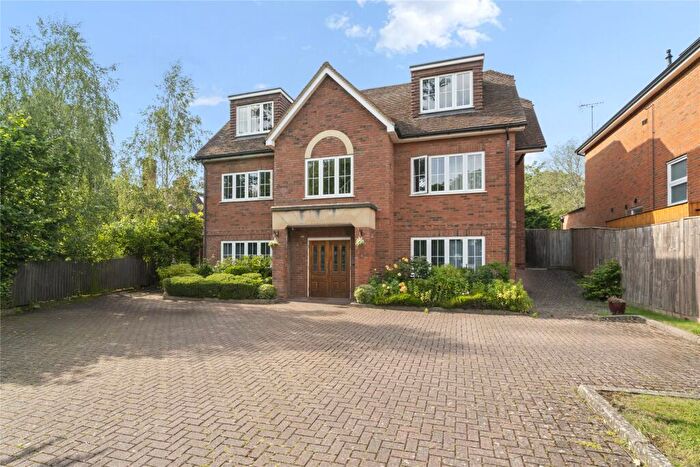 2 Bedroom Flat To Rent In Woodfalls, Oakshade Road, Oxshott, Leatherhead, KT22