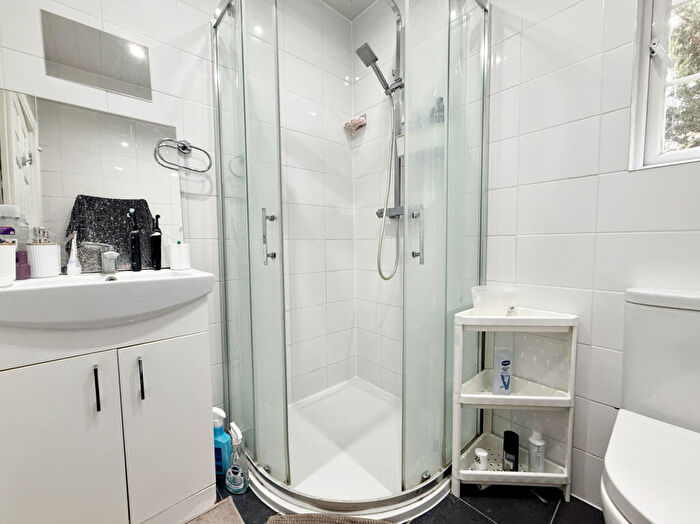 2 Bedroom Flat To Rent In Buckfield Court, Bathurst Walk, Iver, SL0