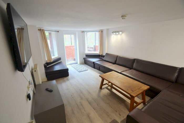 10 Bedroom Semi-Detached House To Rent In Amherst Road, Fallowfield, Manchester, M14