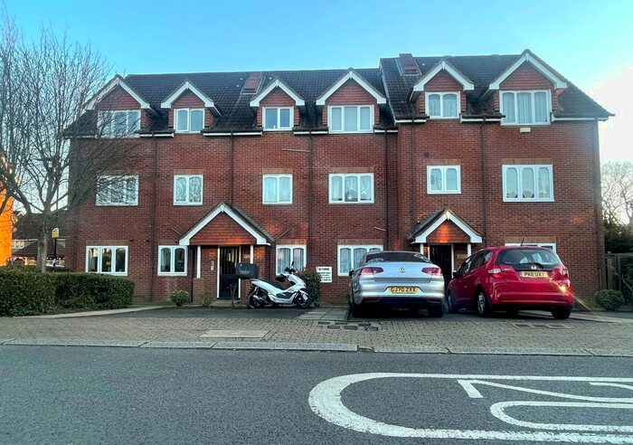 2 Bedroom Flat To Rent In Cherry Gardens, Northolt, UB5