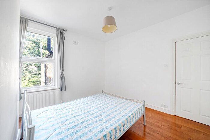 2 Bedroom Apartment For Sale In Warren Road, London, E10