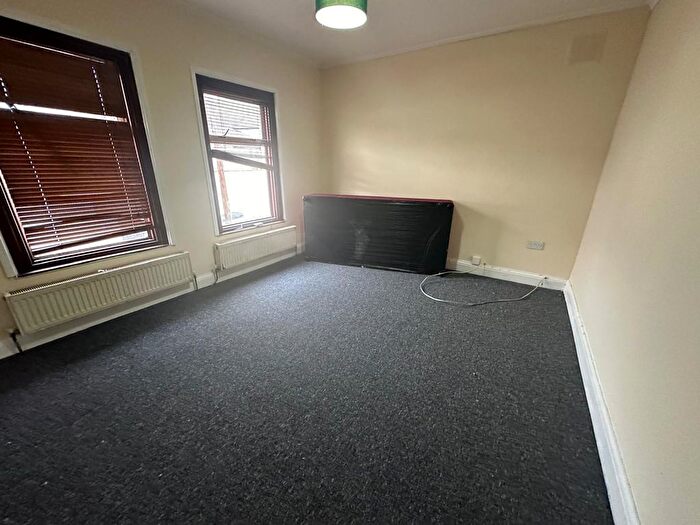 2 Bedroom Flat To Rent In Beverley Road, Southall, UB2