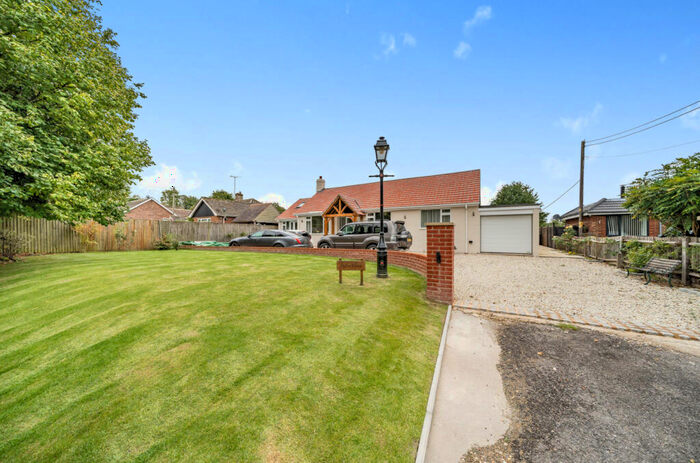 3 Bedroom Bungalow For Sale In Church Road, Upper Farringdon, Hampshire, GU34