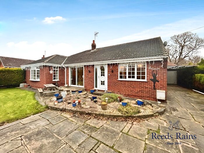 3 Bedroom Bungalow For Sale In Sunk Island Road, Hull, HU12