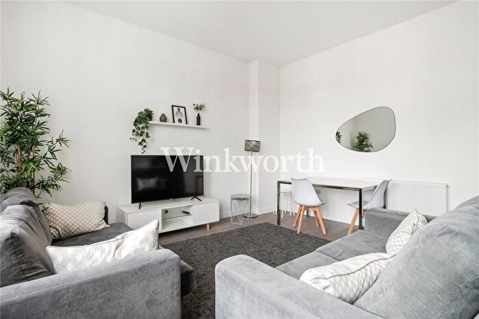 2 Bedroom Apartment To Rent In Frobisher Road, London, N8