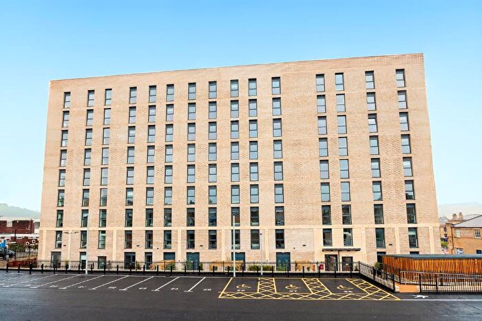 1 Bedroom Flat To Rent In Cow Green, Halifax, HX1