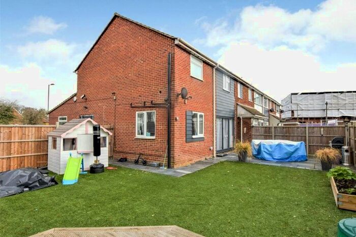 4 Bedroom End Of Terrace House To Rent In Cove Road, Farnborough, GU14