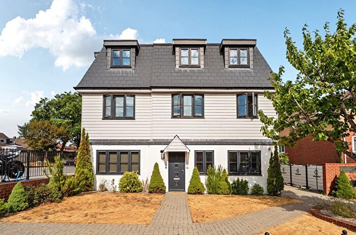 1 Bedroom Flat To Rent In London Road, Cowplain, Waterlooville, Hampshire, PO8