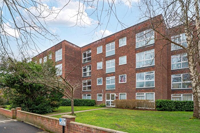 2 Bedroom Flat For Sale In Waldegrave Park, Strawberry Hill, TW1