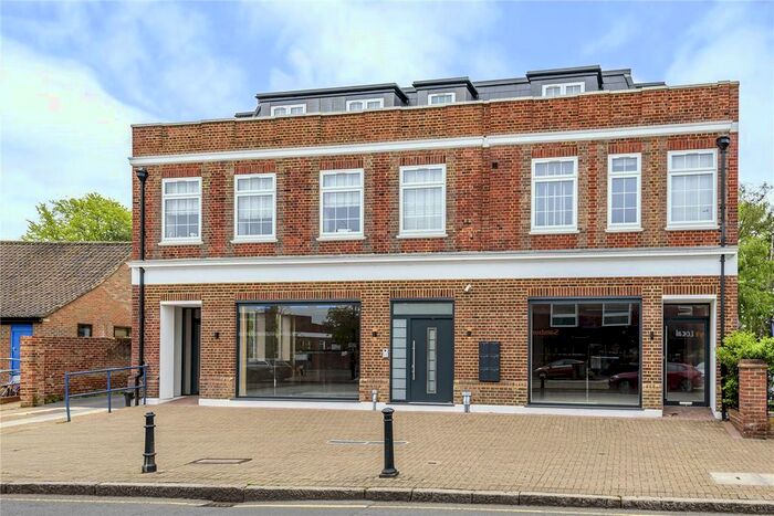 1 Bedroom Flat To Rent In High Street, Shepperton, Surrey, TW17