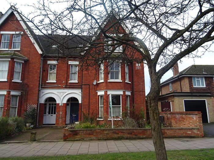 1 Bedroom Apartment To Rent In Flat, De Parys Avenue, MK40