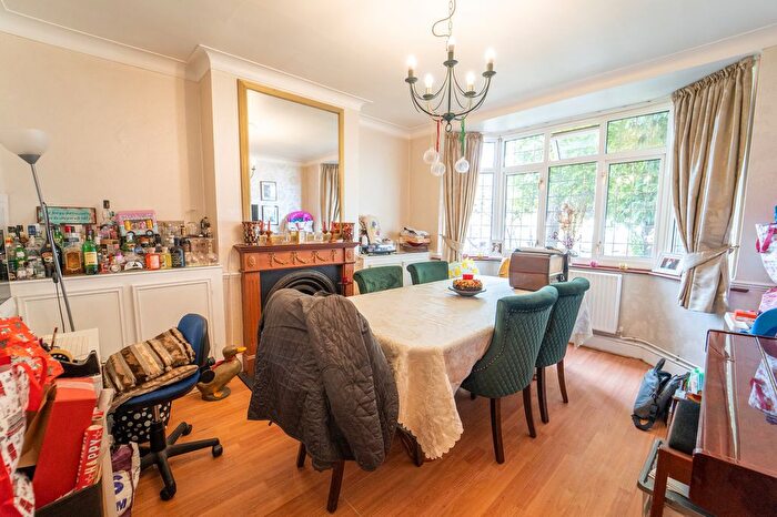 3 Bedroom Semi-Detached House For Sale In Wimborne Avenue, Southall, UB2