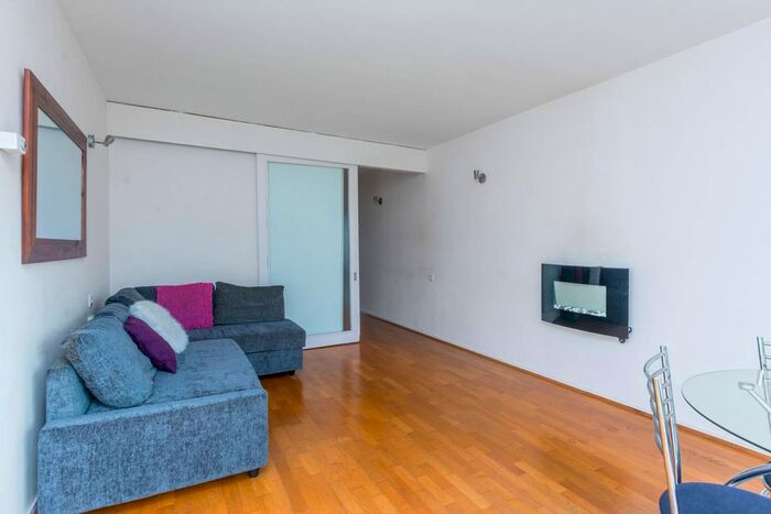 1 Bedroom Flat To Rent In Upper Richmond Road, Putney, London, SW15