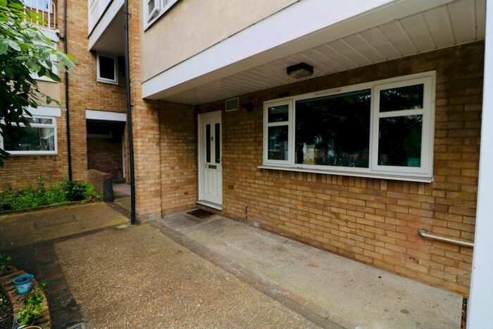 3 Bedroom Flat To Rent In Penrhyn Road, Kingston Upon Thames, KT1