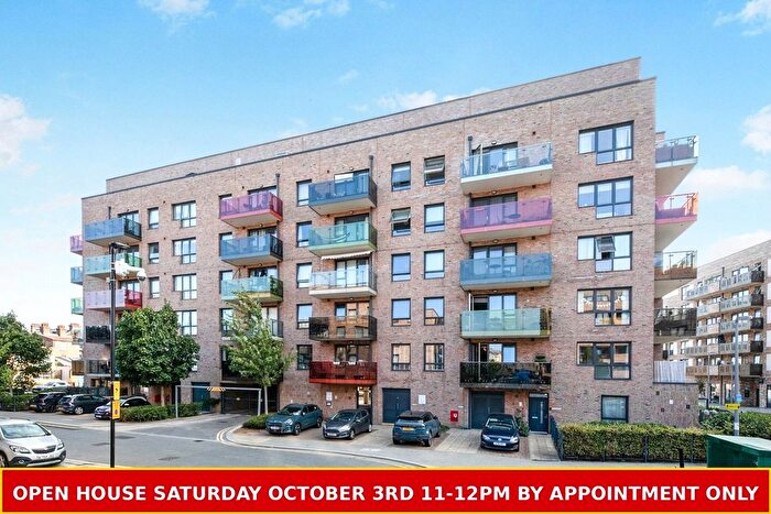 1 Bedroom Flat For Sale In Troubridge Square, Wood Street, Walthamstow, E17