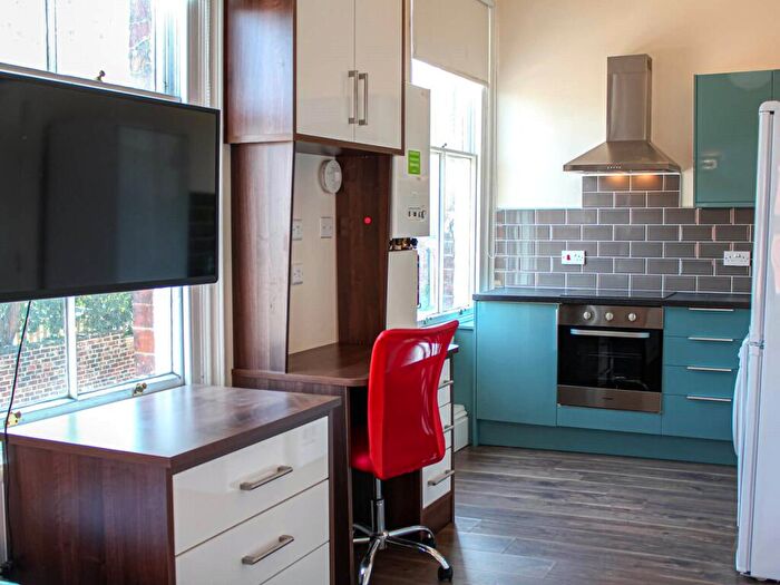 Apartment To Rent In Apt, Clarendon House #, LS2