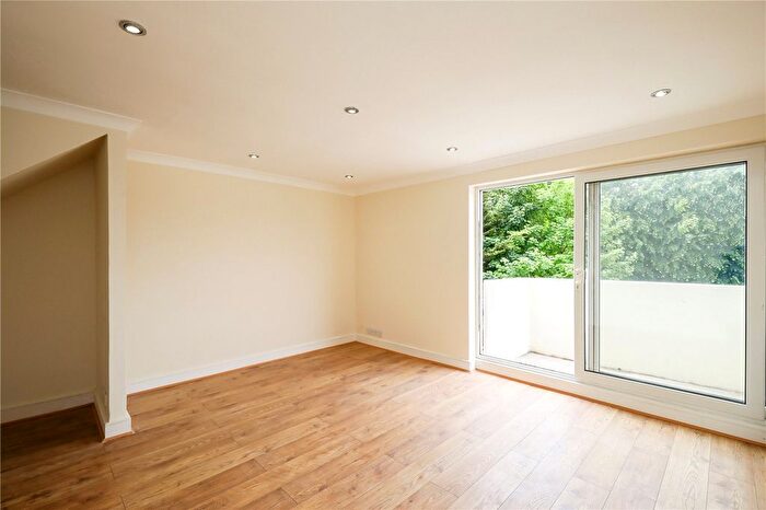 2 Bedroom Flat To Rent In Bloomsbury Close, London, Ealing, W5