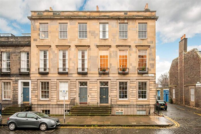 2 Bedroom Apartment For Sale In East Claremont Street, Edinburgh, EH7