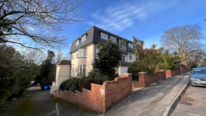 2 Bedroom Flat To Rent In Forest Road, Poole, BH13