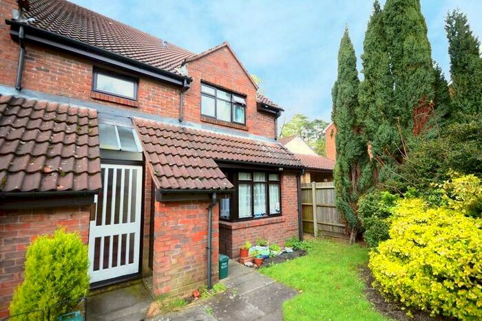 1 Bedroom Maisonette To Rent In Bennett Court, Camberley, GU15