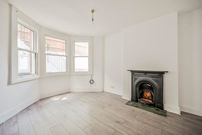 1 Bedroom Flat For Sale In Muswell Hill Road, Hornsey, London, Greater London, N6