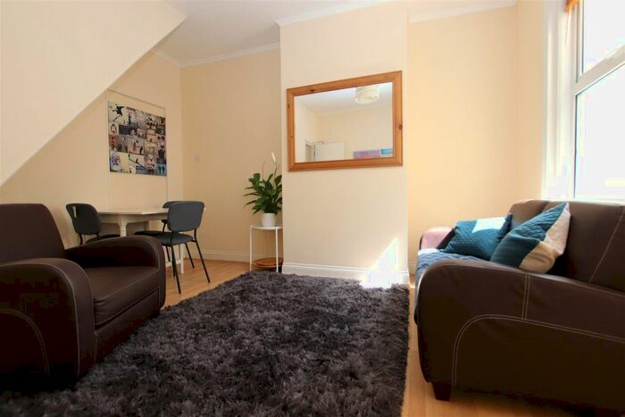 3 Bedroom Terraced House To Rent In South View Road, Bath, BA2