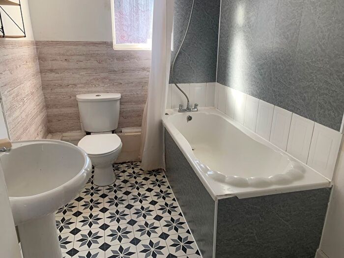 2 Bedroom Terraced House To Rent In Whitelee Road, Doncaster, S64