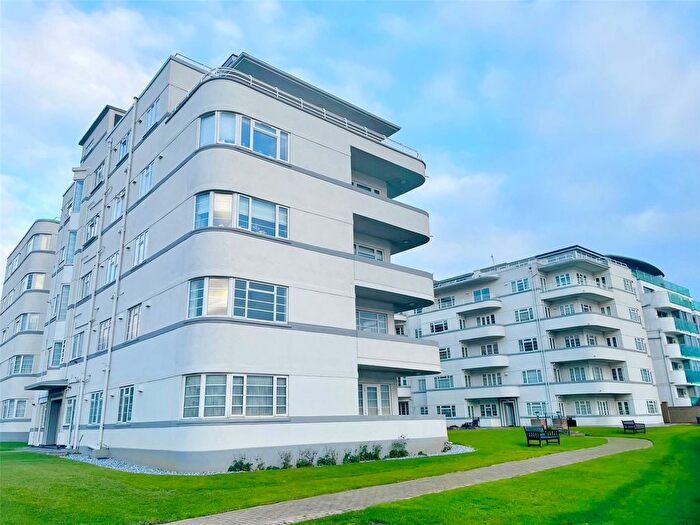 3 Bedroom Flat For Sale In Seaforth Road, Westcliff-On-Sea, Essex, SS0
