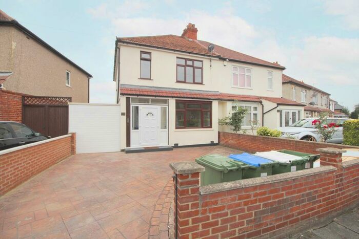 3 Bedroom Semi-Detached House To Rent In Olyffe Avenue Welling, DA16