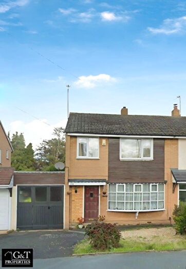 3 Bedroom Semi-Detached House To Rent In Buckingham Grove, Kingswinford, DY6