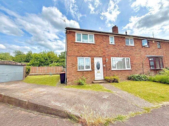 4 Bedroom Semi-Detached House For Sale In Jeans Way, Dunstable, LU5