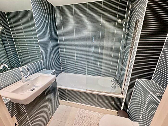 2 Bedroom Apartment To Rent In The Ropewalk, City Cente, NG1