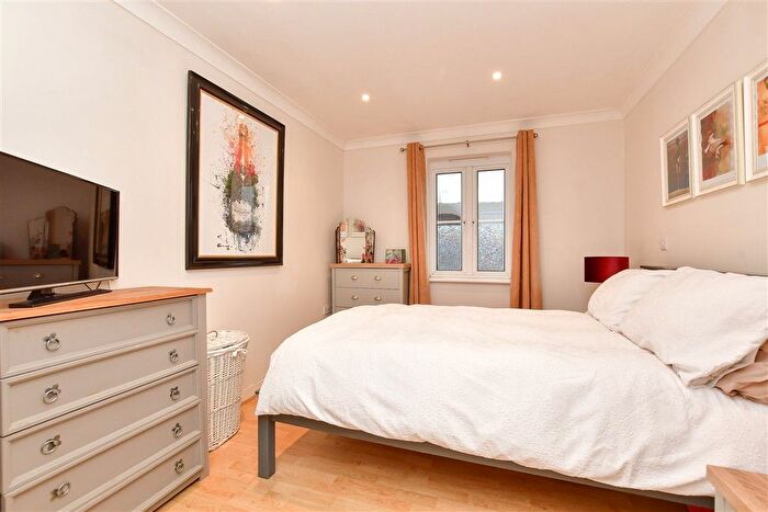 1 Bedroom Flat For Sale In Trafalgar Court, Cobham, Surrey, KT11