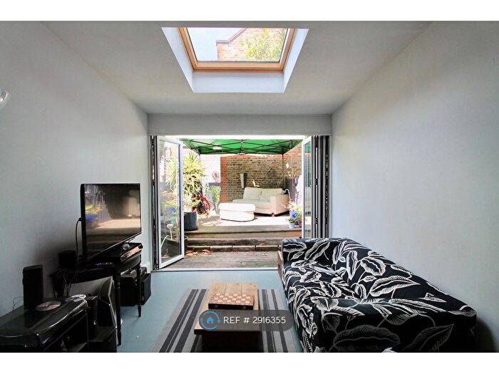 3 Bedroom Maisonette To Rent In Lea Bridge Road, London, E10