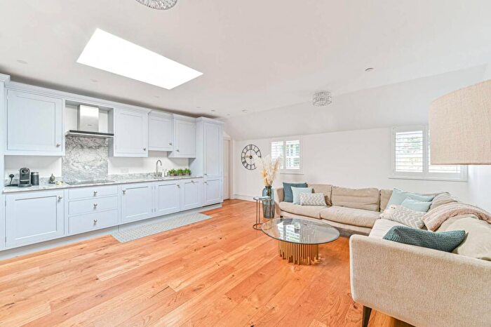 2 Bedroom Flat For Sale In Willoughby Lane, Bromley, Bromley, BR1