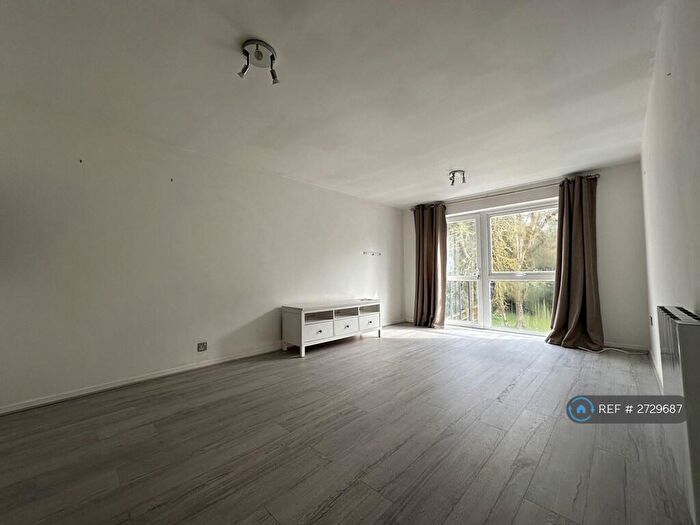 1 Bedroom Flat To Rent In Valley Place, Surbiton, KT6