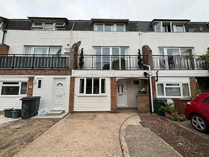 5 Bedroom Town House To Rent In Perry Hill, Chelmsford, CM1
