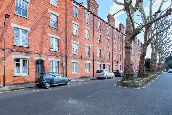 2 Bedroom Flat To Rent In Cromwell Avenue, London, W6