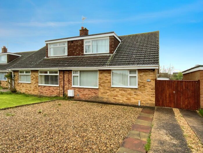 2 Bedroom Semi-Detached Bungalow For Sale In Cawood Drive, Skirlaugh, Hull, HU11