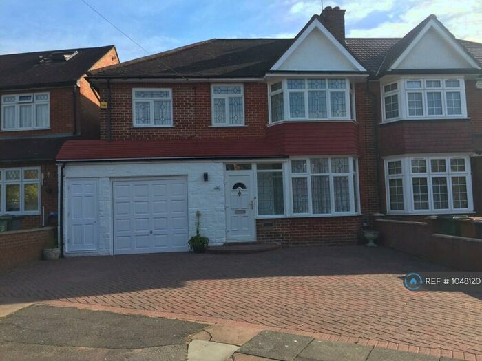 5 Bedroom Semi-Detached House To Rent In Gyles Park, Stanmore, HA7