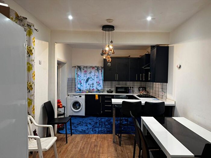 4 Bedroom Terraced House To Rent In Burley Road, Canning Town, E16